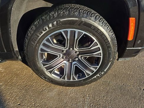 Used 2024 Jeep Wagoneer Series II image 25