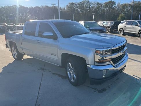 Used 2018 Chevrolet Silverado 1500 LT w/ Texas Edition image 10