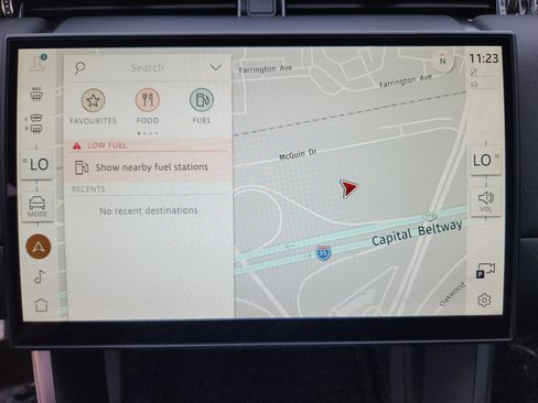 Used 2025 Land Rover Discovery Sport S image 21