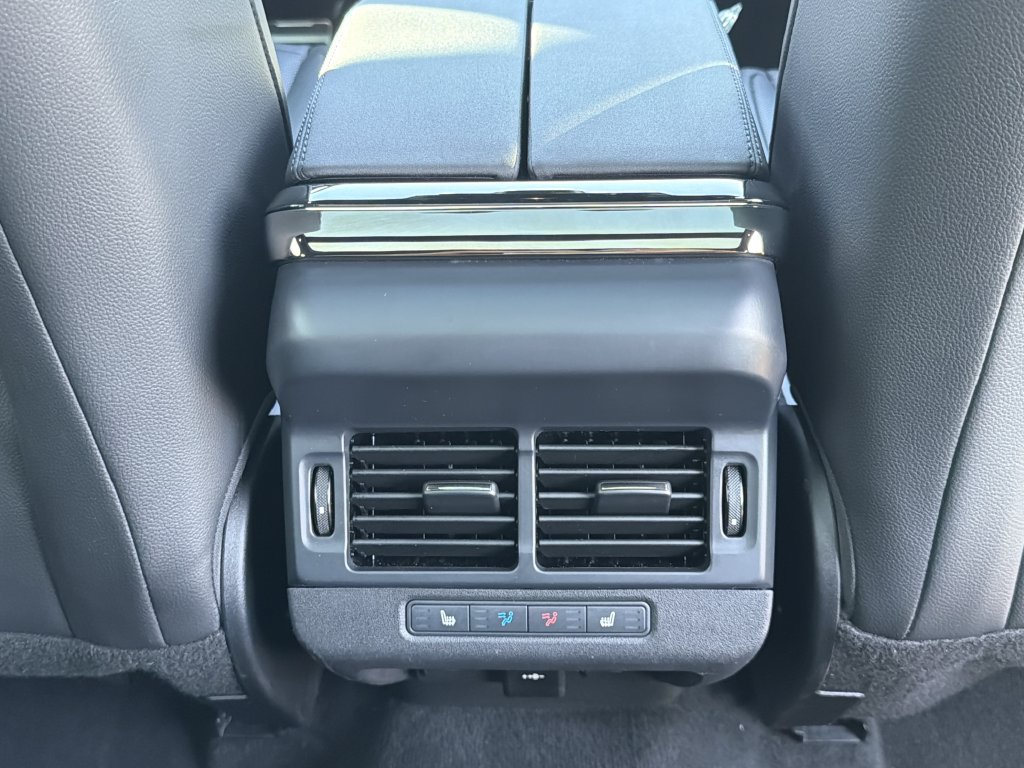 Used 2025 Land Rover Range Rover Evoque Dynamic SE AWD/4WD image 19