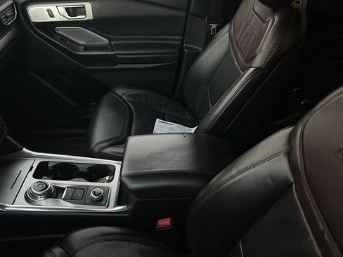 Used 2020 Ford Explorer Platinum w/ Premium Technology Package image 5