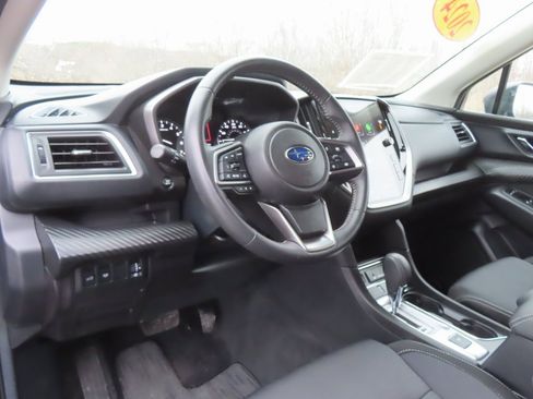 Used 2024 Subaru Ascent Premium w/ Convenience Package image 4