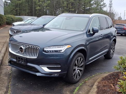 Certified 2023 Volvo XC90 B5 Plus image 3