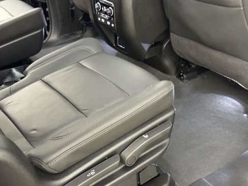 Used 2024 Chevrolet Suburban Z71 w/ Luxury Package AWD/4WD image 21