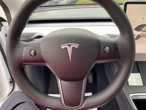 Used 2025 Tesla Model Y Long Range image 16