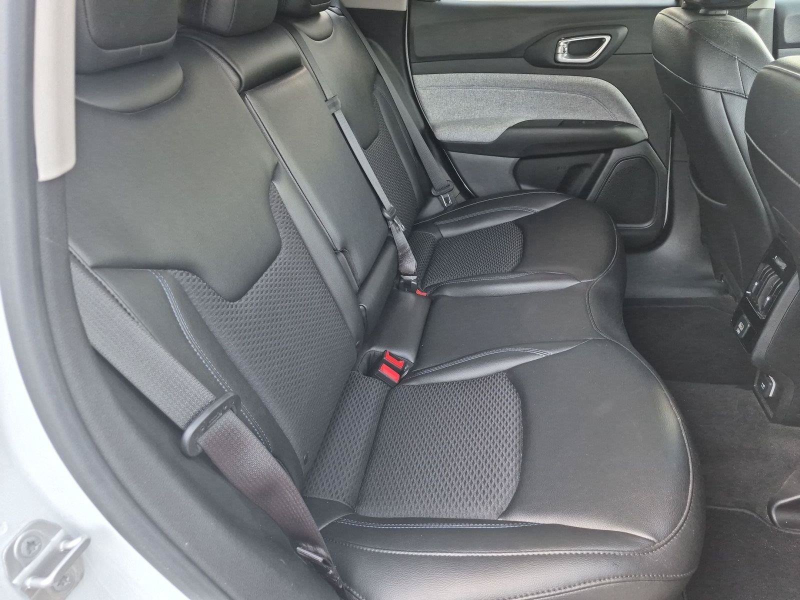 Used 2022 Jeep Compass Latitude AWD/4WD image 16