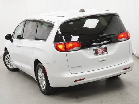 Used 2023 Chrysler Voyager LX image 11