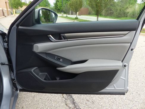 Used 2019 Honda Accord LX image 38