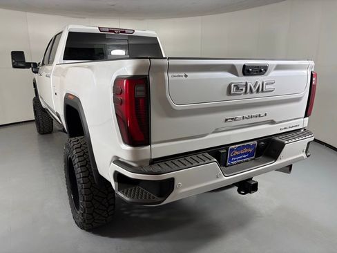 Used 2024 GMC Sierra 3500 Denali Ultimate AWD/4WD image 7