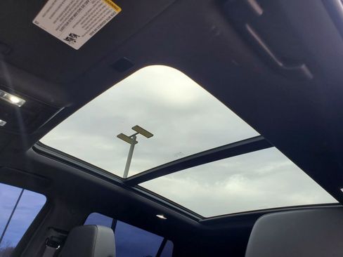 Used 2023 Chevrolet Tahoe Z71 w/ Luxury Package image 28