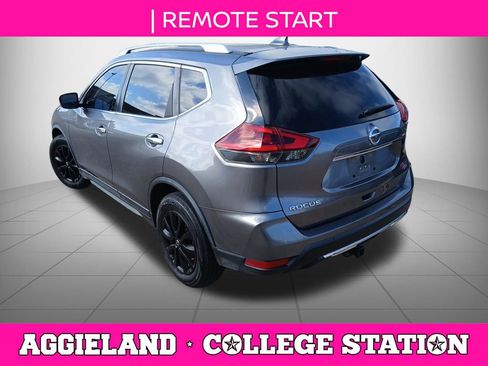 Used 2018 Nissan Rogue SV image 4