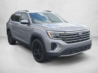 Used 2024 Volkswagen Atlas SE w/ Black Wheel Package video 3
