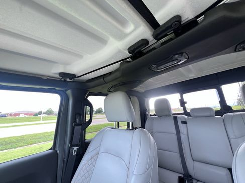 Used 2023 Jeep Gladiator Overland AWD/4WD image 25