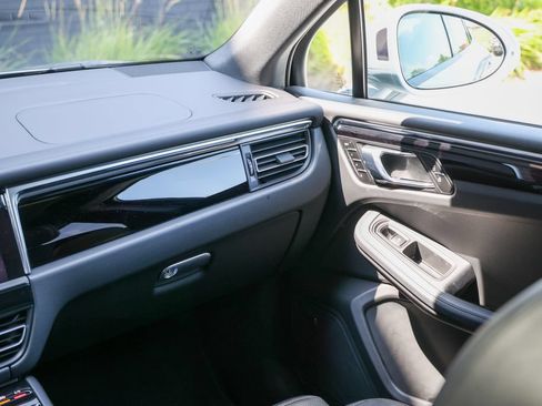 Certified 2026 Porsche Macan AWD/4WD image 37