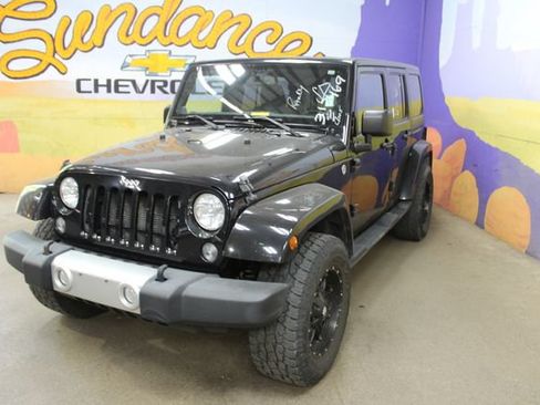 Used 2014 Jeep Wrangler Unlimited Sahara w/ Dual Top Group AWD/4WD image 4