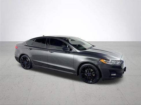 Used 2019 Ford Fusion SE w/ Equipment Group 151A image 4