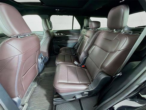 Used 2025 Ford Explorer Platinum image 22