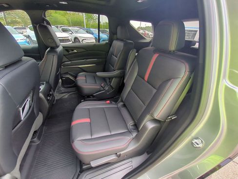 Used 2026 Chevrolet Traverse RS image 31