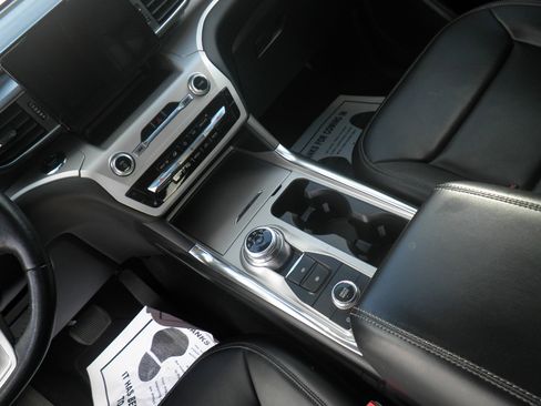 Certified 2022 Ford Explorer XLT w/ Equipment Group 202A image 20