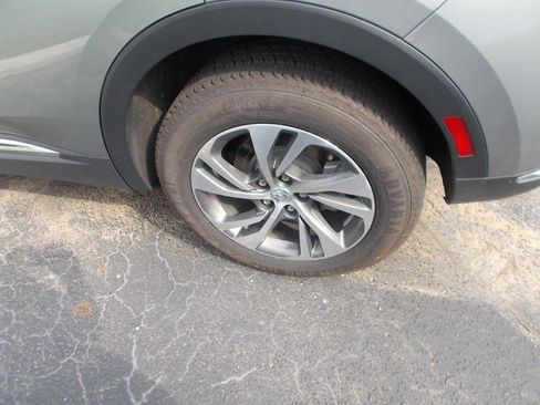 Used 2023 Buick Envision Essence image 9