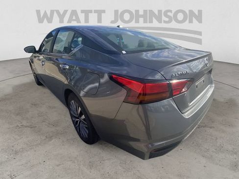 Used 2025 Nissan Altima 2.5 SV FWD image 7