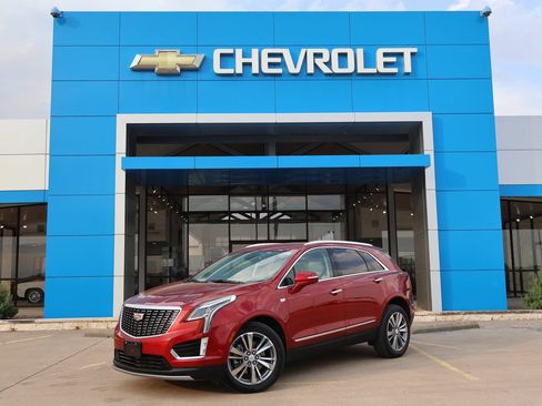 Used 2024 Cadillac XT5 Premium Luxury w/ Technology Package FWD image 1