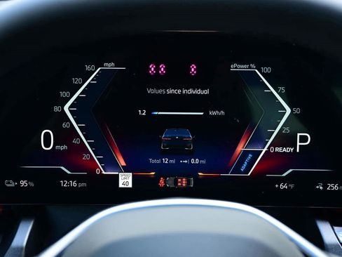 Used 2025 BMW i5 eDrive40i w/ Premium Package RWD image 12