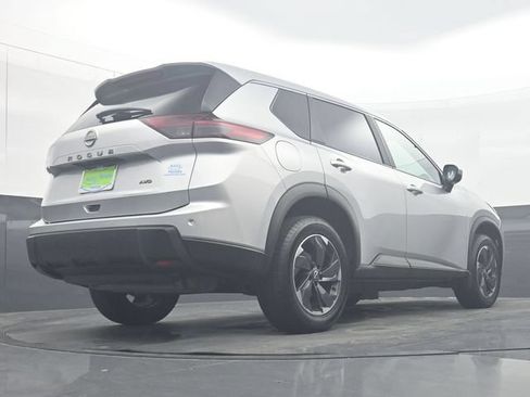 Used 2025 Nissan Rogue SV AWD/4WD image 31
