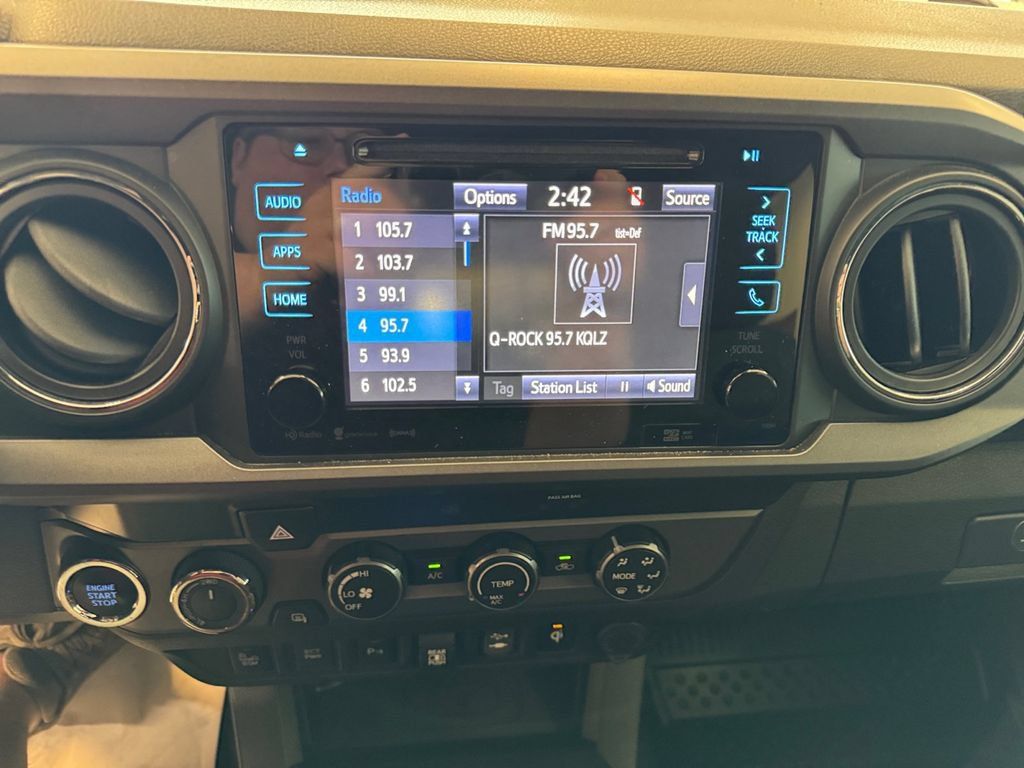 Used 2019 Toyota Tacoma TRD Off-Road w/ Technology Package AWD/4WD image 20