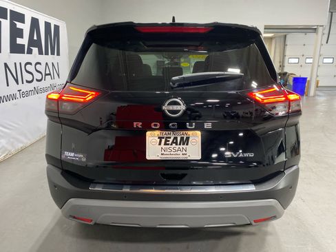 Used 2023 Nissan Rogue SV w/ SV Premium B Package image 5