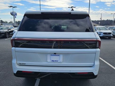 New 2025 Lincoln Navigator Reserve w/ Jet Appearance Package image 6