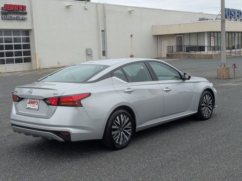 Used 2024 Nissan Altima 2.5 SV FWD image 9