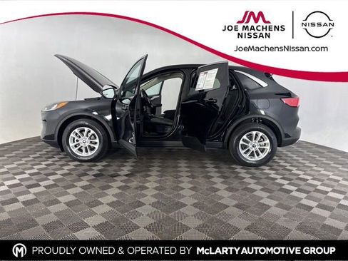 Used 2020 Ford Escape SE image 9