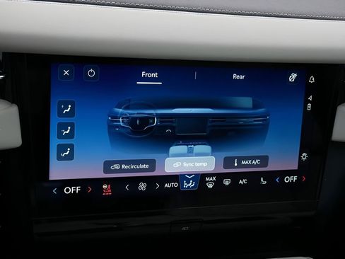 Used 2025 Lincoln Navigator Reserve image 24