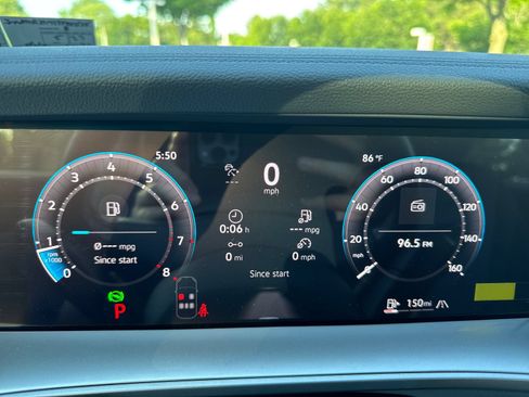 Certified 2026 Volkswagen Tiguan SE AWD/4WD image 16