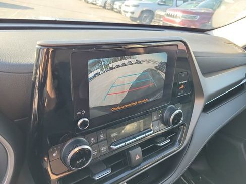Used 2023 Toyota Highlander L image 23