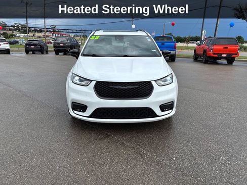 Used 2023 Chrysler Pacifica Limited w/ Uconnect Theater Family Group AWD/4WD image 10