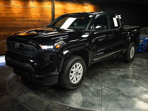 Used 2025 Toyota Tacoma SR5 AWD/4WD image 2