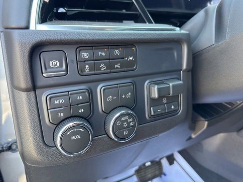 New 2026 Chevrolet Suburban LT w/ Comfort Package AWD/4WD image 17