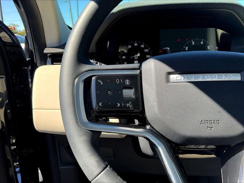 Used 2025 Land Rover Discovery Sport S image 19