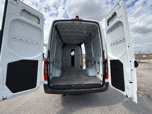 Used 2021 Mercedes-Benz Sprinter 3500 image 15