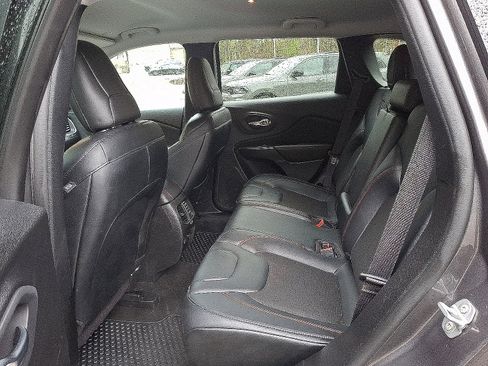 Used 2022 Jeep Cherokee Trailhawk AWD/4WD image 11