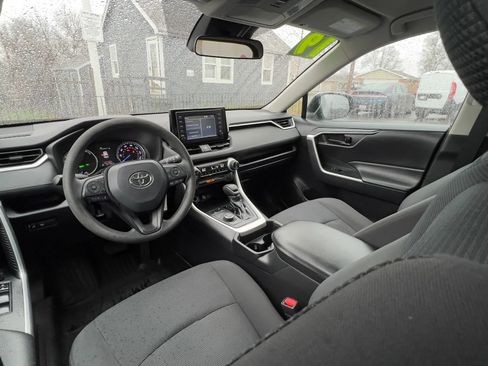 Used 2019 Toyota RAV4 LE w/ Carpet Mat Package image 19