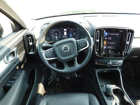 Used 2021 Volvo XC40 T4 Momentum FWD image 15