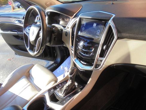 Used 2013 Cadillac SRX Luxury image 20