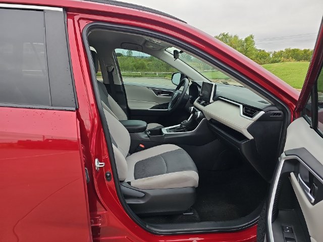 Used 2024 Toyota RAV4 XLE FWD image 27