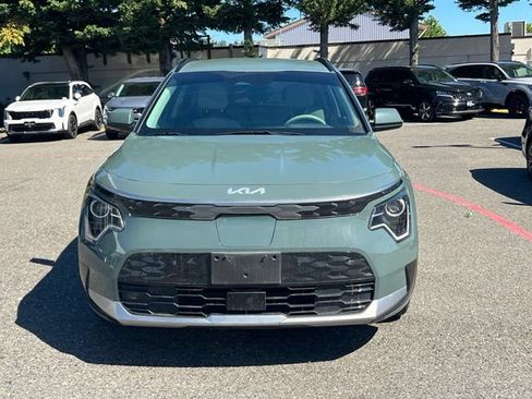 Used 2023 Kia Niro Wind w/ Wind Preserve Package FWD image 4