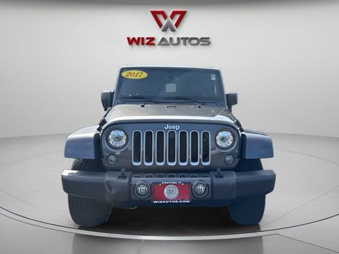Used 2017 Jeep Wrangler Unlimited Sahara w/ Dual Top Group AWD/4WD image 8