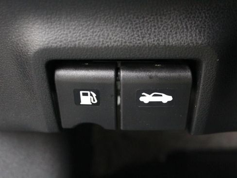 Used 2012 Nissan Juke SL image 12