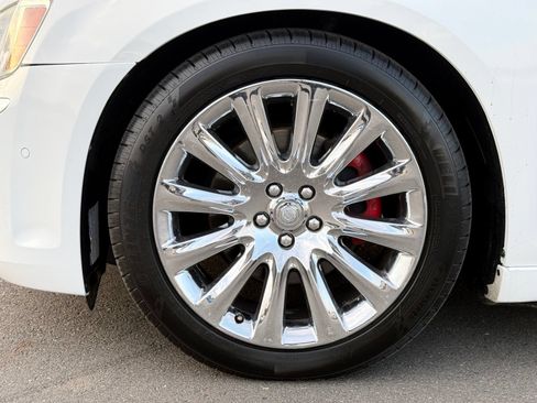 Used 2014 Chrysler 300 C RWD image 18
